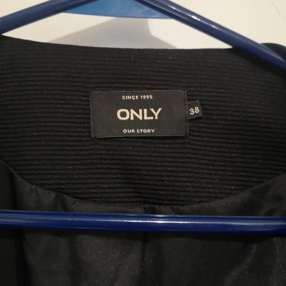 Blazer - Picture 5 of 6